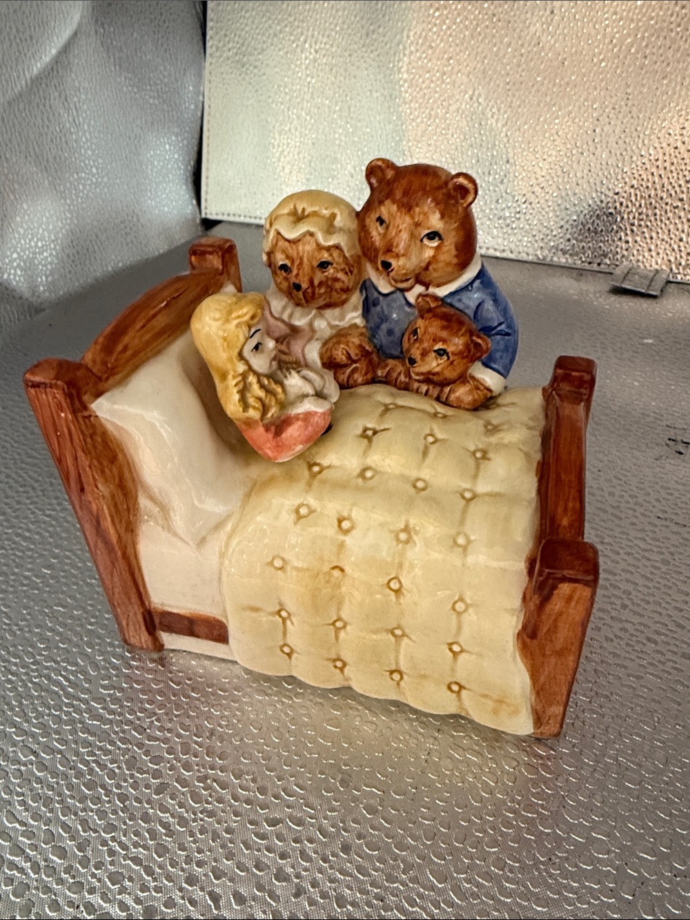 Vintage 1982 Ceramic Music Box of Goldilocks where she moves back and forth - Picture 2 of 11